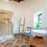 Castello Quattro Torri בית הארחה 3*