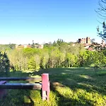 Castello Quattro Torri בית הארחה