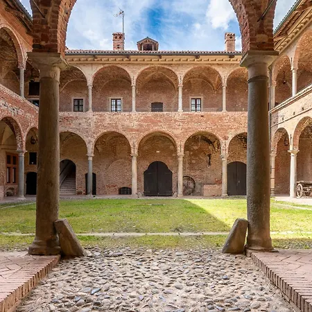 بيت ضيافة Castello Quattro Torri Arignano