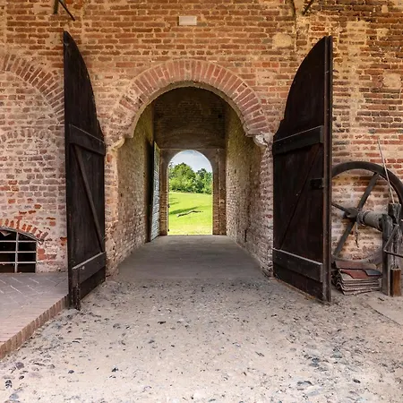 Castello Quattro Torri * Arignano