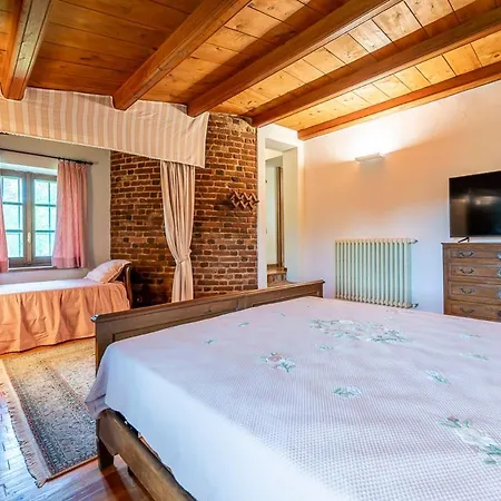 בית הארחה Castello Quattro Torri Arignano