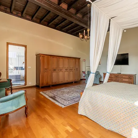 Castello Quattro Torri בית הארחה