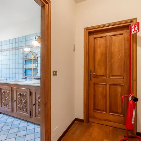 Castello Quattro Torri בית הארחה