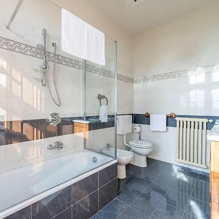 Castello Quattro Torri Maison d'hôtes