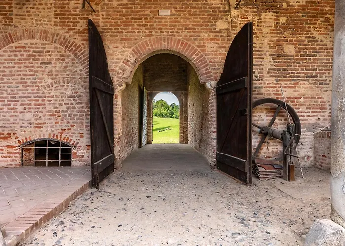 Castello Quattro Torri 3* Arignano