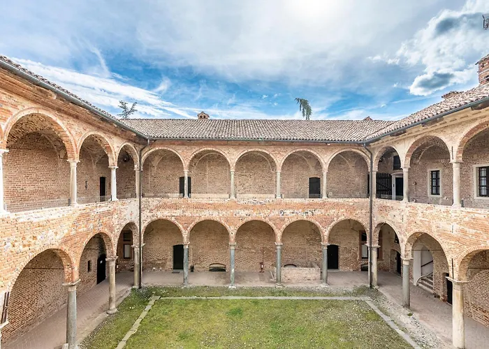 Castello Quattro Torri Гостевой дом Arignano